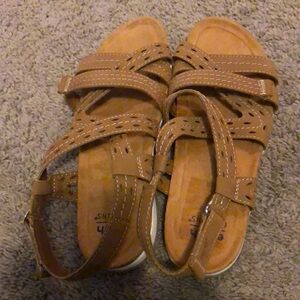 Earth Origins Sandals NWT Size 7W